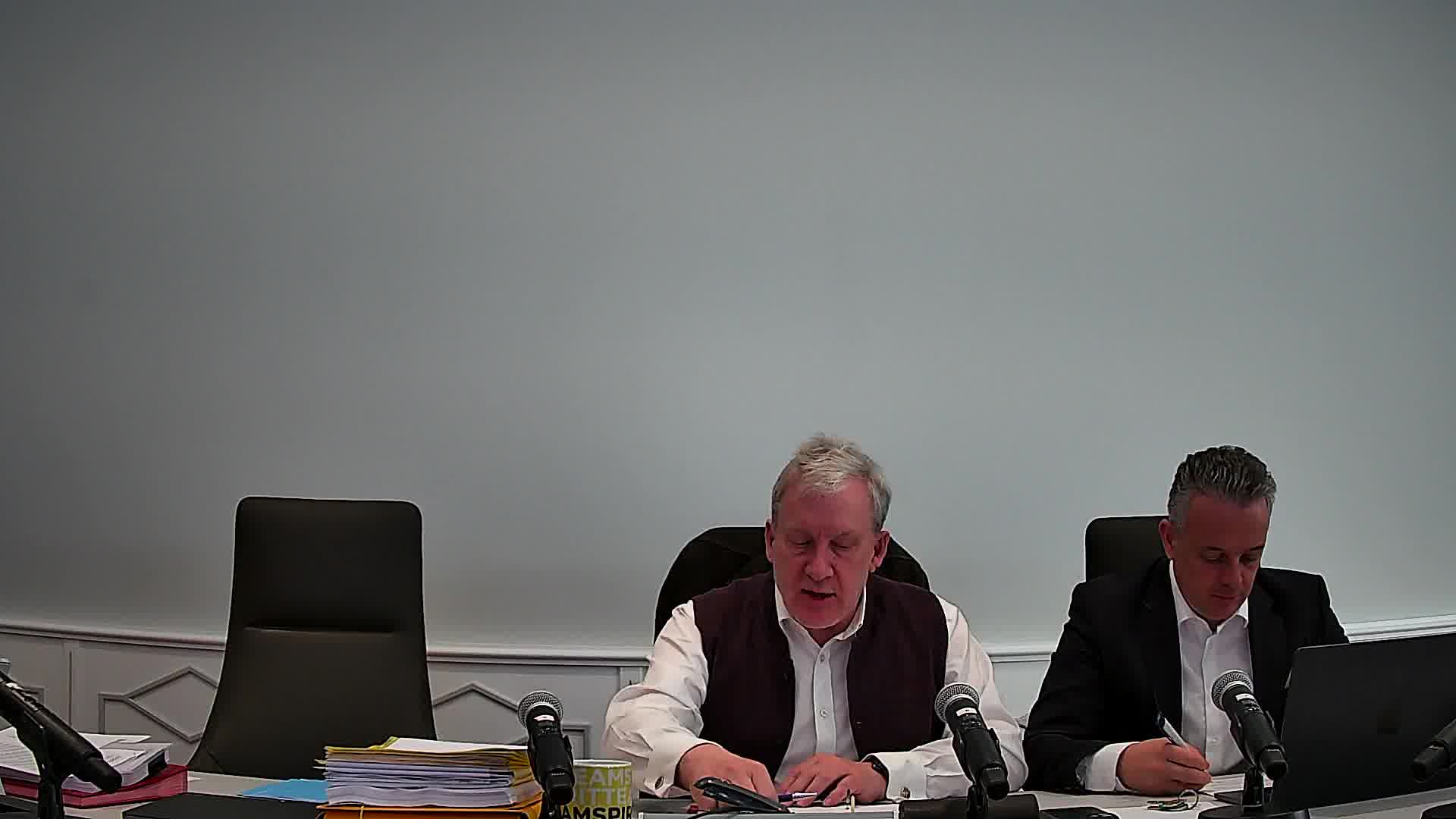 8) Fixation des conditions relatives au décernement du titre honorifique des fonctions aux anciens bourgmestres de la Commune de Kopstal - suite